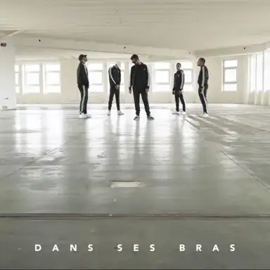 Dans ses bras