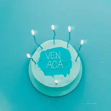 VEN ACÁ
