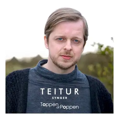 Synger Toppen Af Poppen