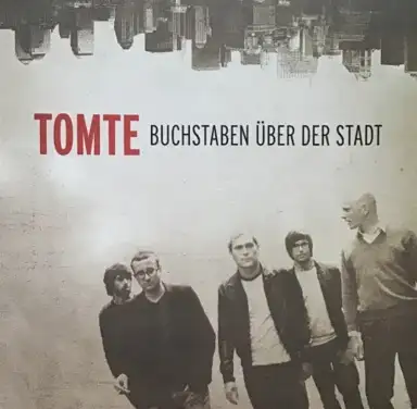 Buchstaben über der Stadt